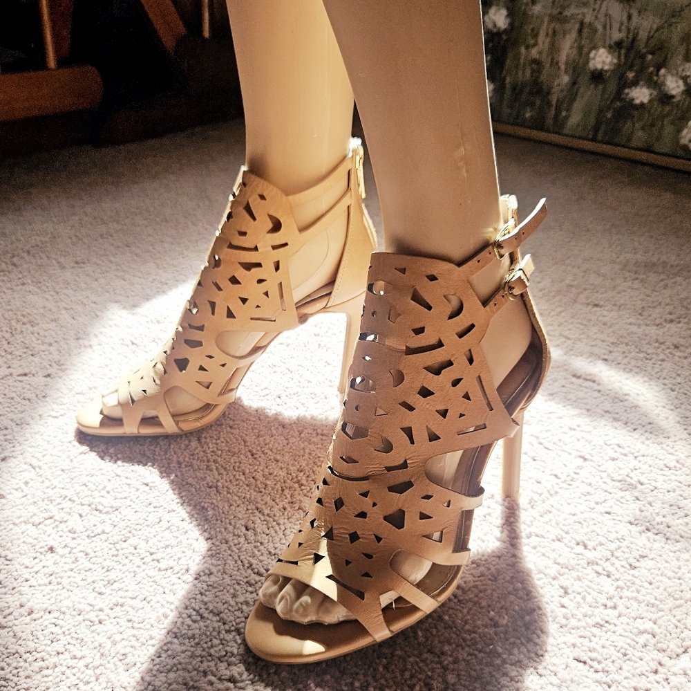 Brand New! Never Worn' Jessica Simpson, Classy,Cute Women's Tan Heeled Sandals